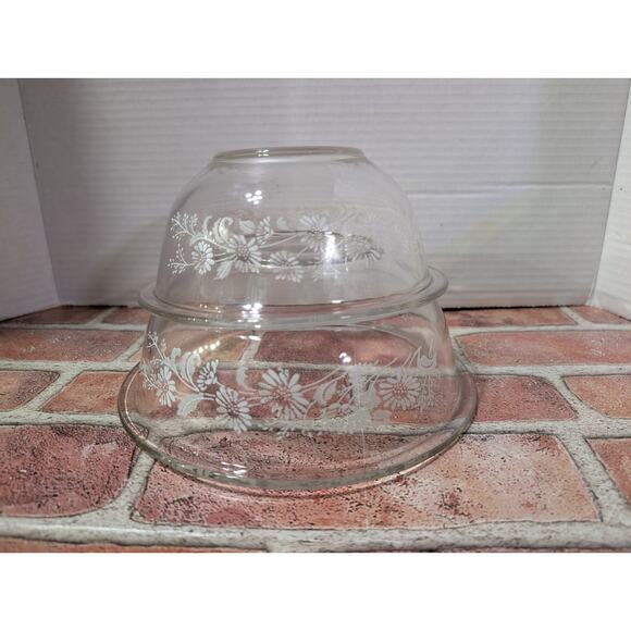 Vintage PYREX Colonial Mist Mixing Bowl Set Of 2 Floral Daisy Design Nesting VTG - Picture 1 of 4